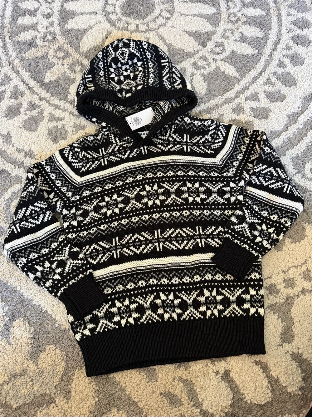 Old Navy boys’ hooded holiday sweater, black and white, size XS 5 NWT!